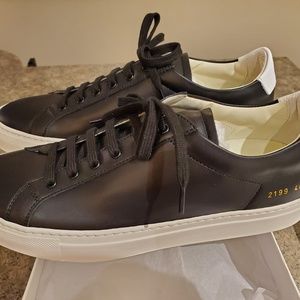 Common Projects Retro Low in black & white